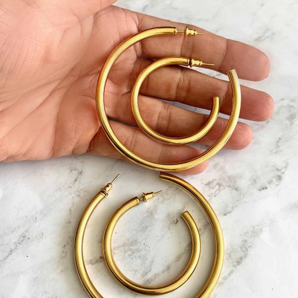 Gold Plated Lightweight Large or Medium Hoop Earrings - Picture 4 of 14